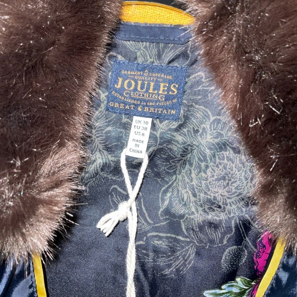 Joules Quilted Equestrian style Vest with removable fur collar. - Picture 5 of 8